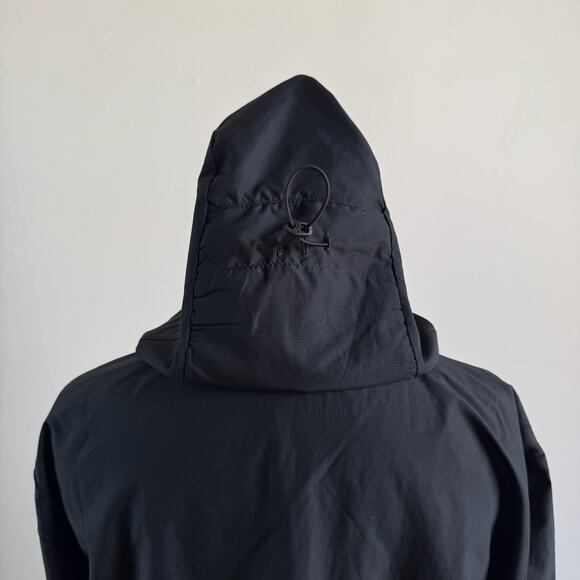 NIKE Women's UV Protection Light Hooded Running Jacket DH1990 010 N5 - Picture 7 of 9